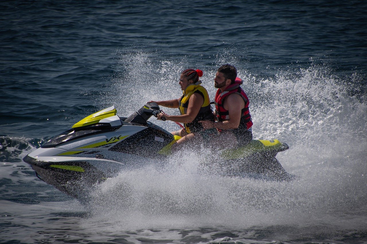 couple, water scooter, jet ski-7542808.jpg